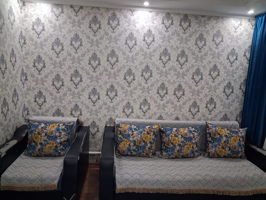 Диван с креслой.