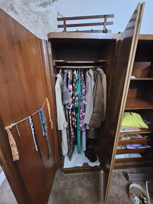 Стара спалня гардероб тоалетка