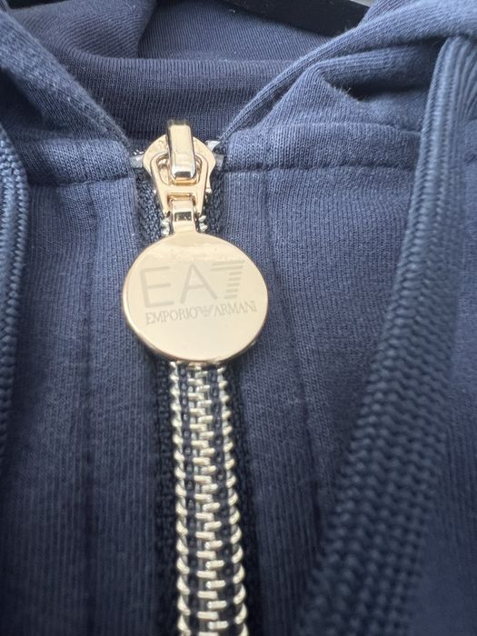 Продаю Костюм Emporio Armani