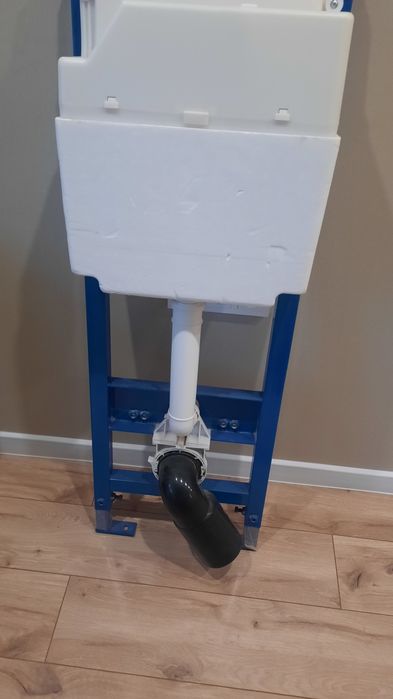 Продам инсталляцию с унитазом.