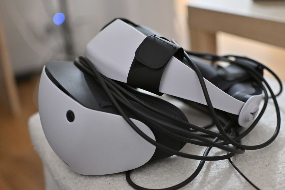 Sony Playstation VR2 cu toate accesoriile si un headstrap