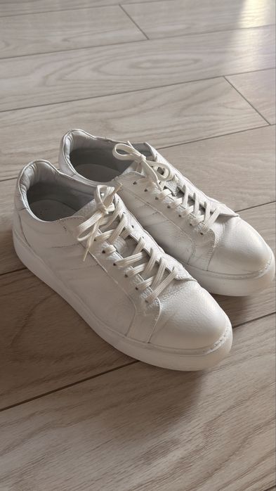 Adidasi Ac and Co 42, Nike 41.