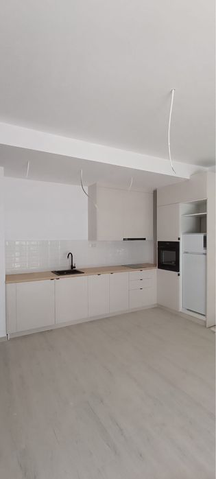 Mobilă la comandă, montaj mobilă.