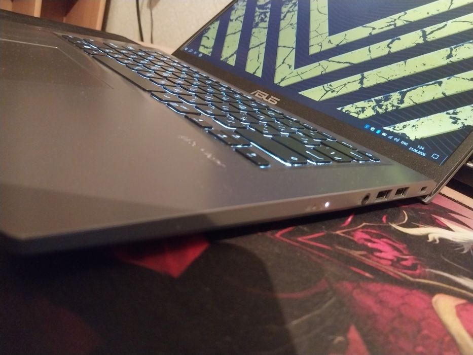 ASUS VivoBook CORE i3
