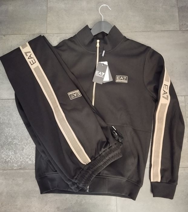 Спортен Екип EA7