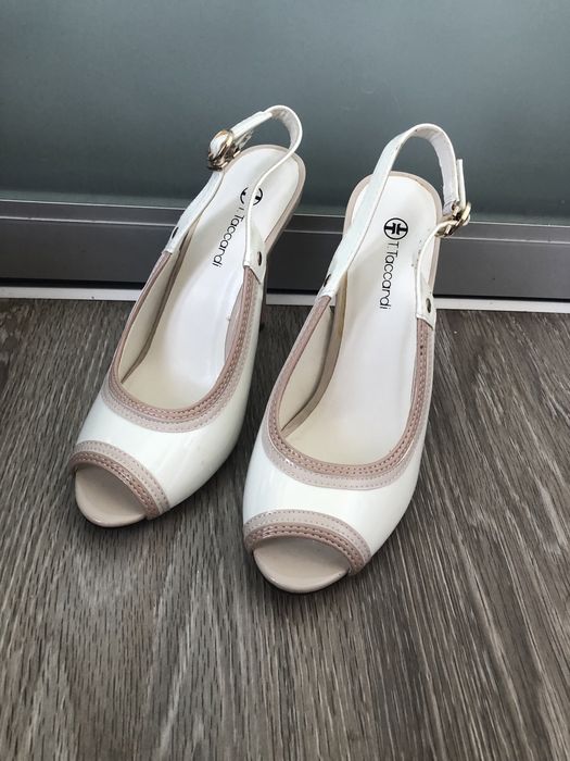 Женские босоножки