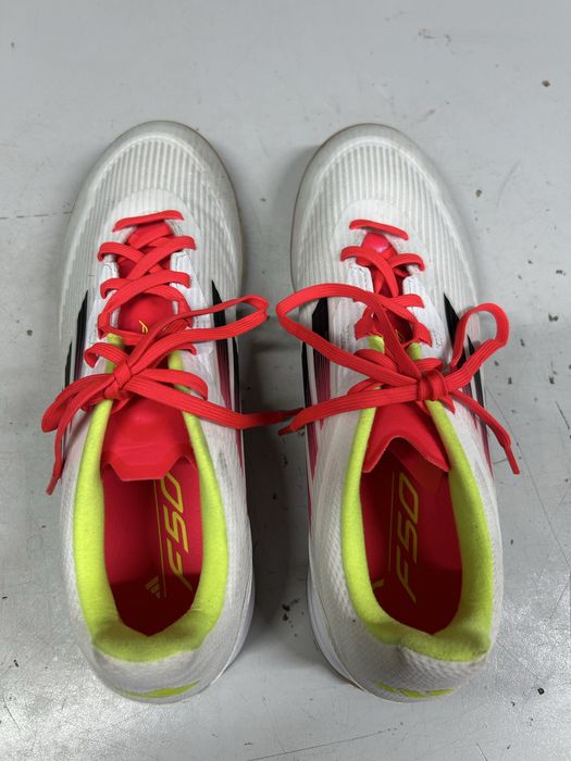 Футбольные кроссовки Adidas