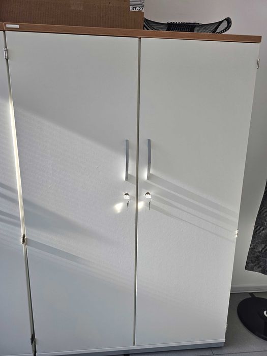 Офис шкаф с рафтове