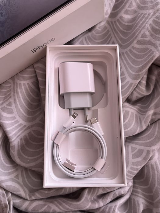 iPhone XR 64GB бял
