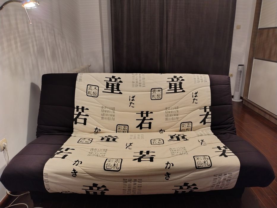 Canapea extensibila alb- negru motive japoneze