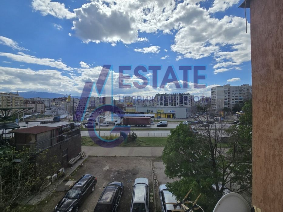 Тристаен апартамент в гр. София, жк. Връбница 2