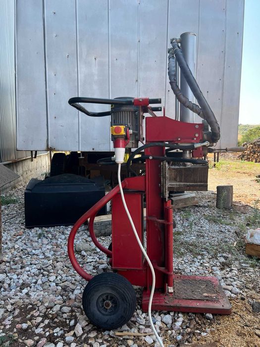 Цепачка за дърва AMR Vogesen Blitz HVEL12 12-тона