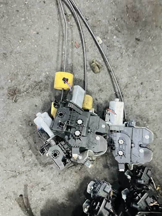 Замок крышка богажника w221 мерседес бу запчасть авторазбор