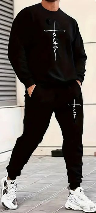 Продам костюм новый