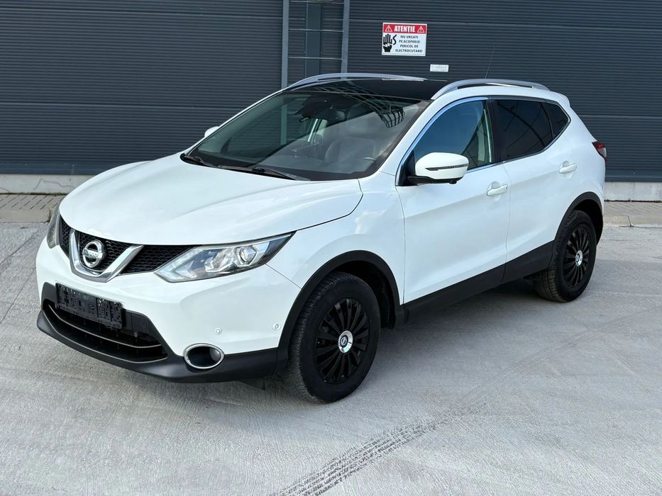 Nissan Qashqai Primă înmatriculare: 10.11.2014 5 uși Camera 360° și cameră marșarier