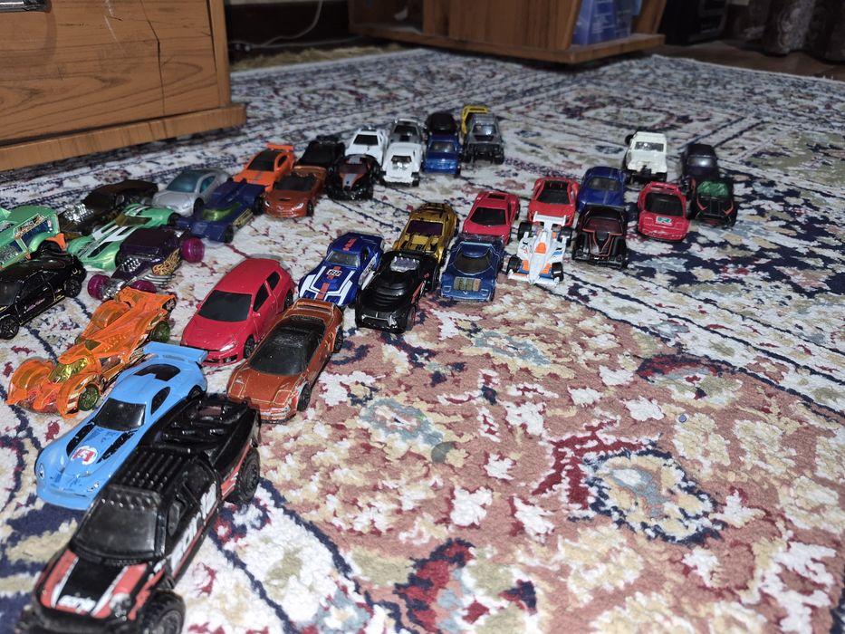 HotWheels машины