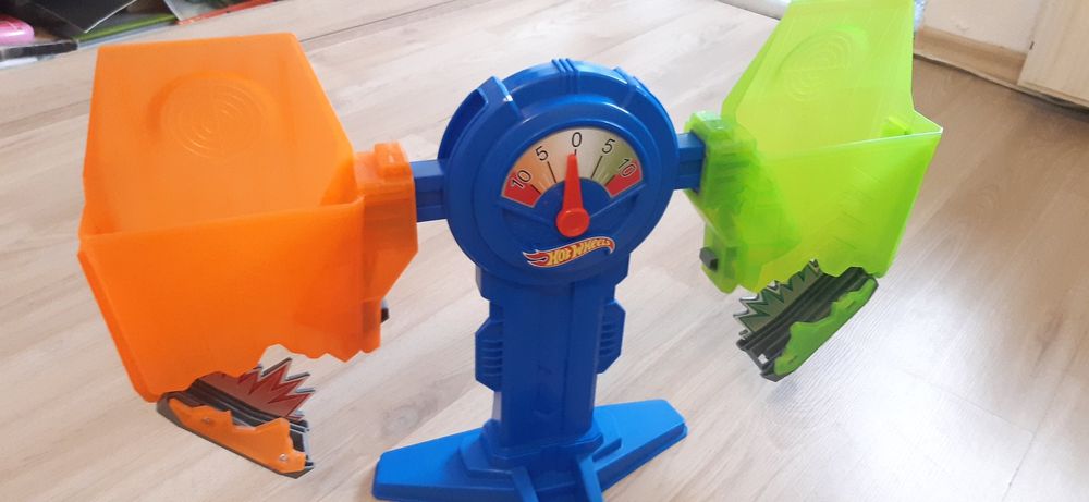 Hot Wheels Писта за колички "Разбий баланса"
