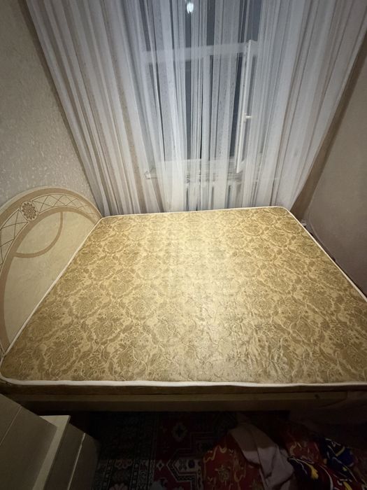 Спальный кровать продам диван