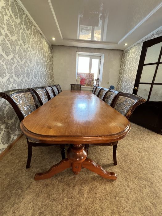 Стол и стулья в комплекте из дуба