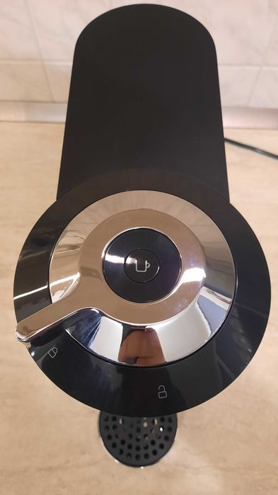 Krups Nespresso Vertuo кафемашина с капсули+подарък часовник