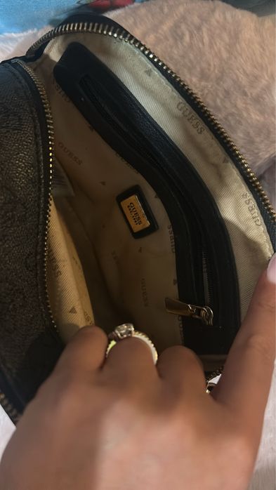 Дамска чанта на guess
