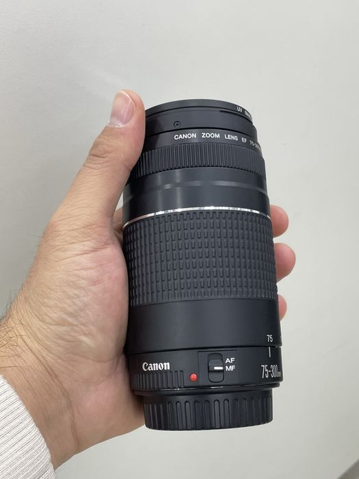 Canon 75-300mm zoom obektiv