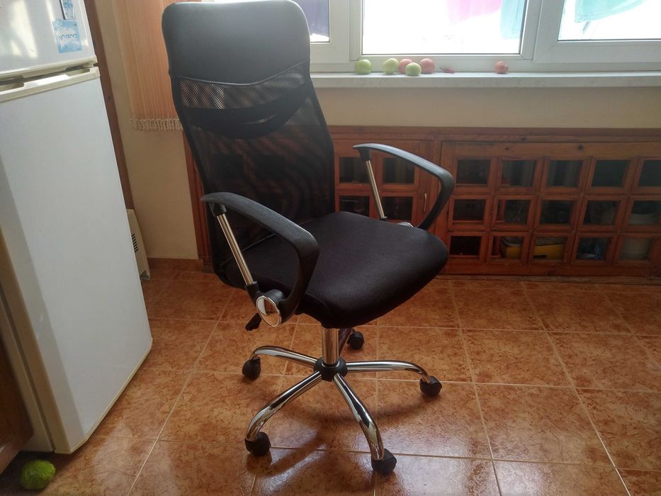 Oфис стол черен & елегантен