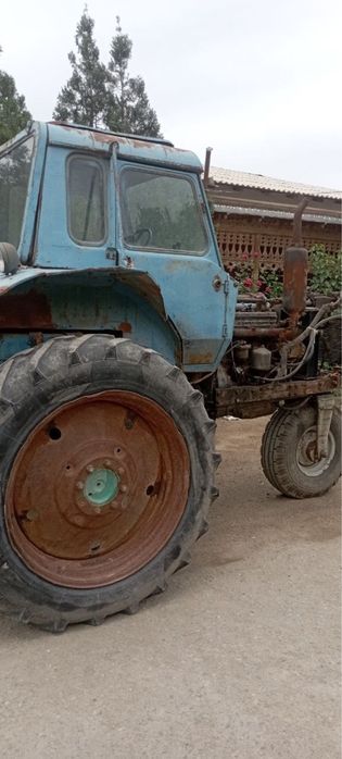 Трактор сотилади