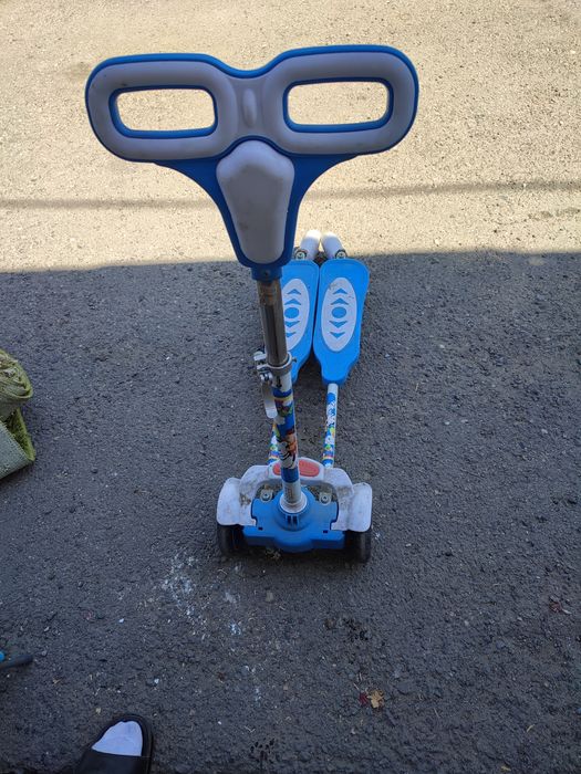 Продам Самокат для двух ног.