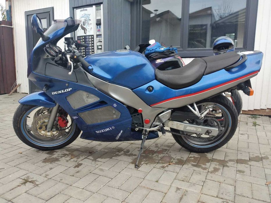 Motocicleta Suzuki RF 600 R