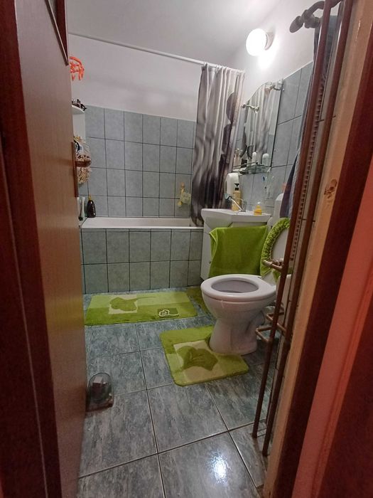 Închiriez apartament