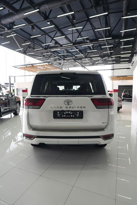 Toyota Land Crusier 300 Гибрид