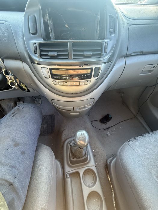 Тойота превиа  2.0Д  115 кс  2003 г на части