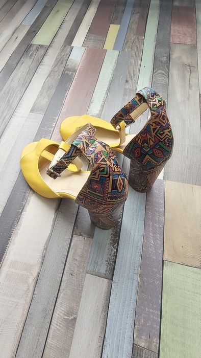 Sandale cu toc marimea 40