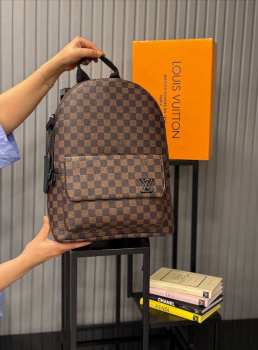 Ghiozdan Louis Vuitton nou !!! Dimensiuni 42/28 !!!