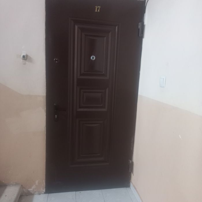 Temir eshik sotiladi tashqi tarafi temir ichi uy tarafi mdf