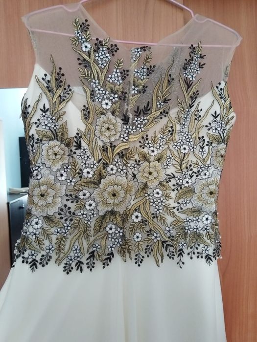 Продам красивое вечернее платье 42-44