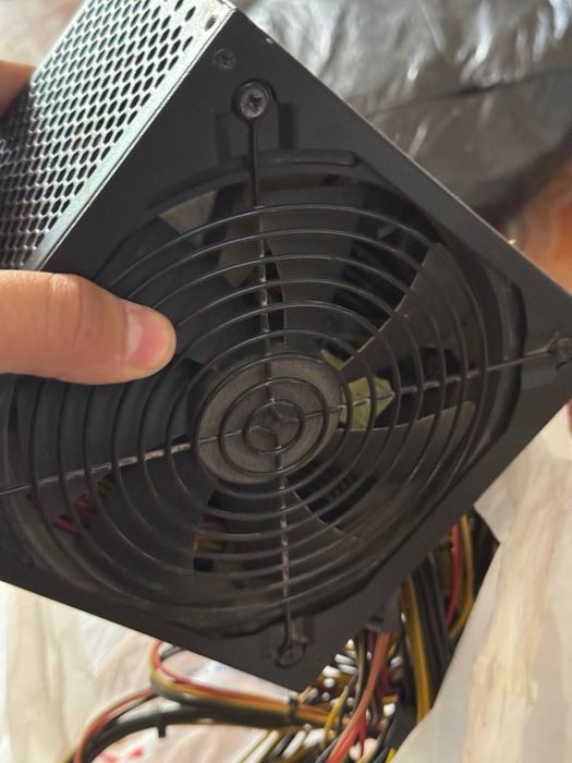 Блок питанию 850w bronze на запчасти