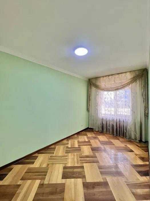 Продается квартира в Яккасарайском районе  3-х комнат 2-этаж 77-серия