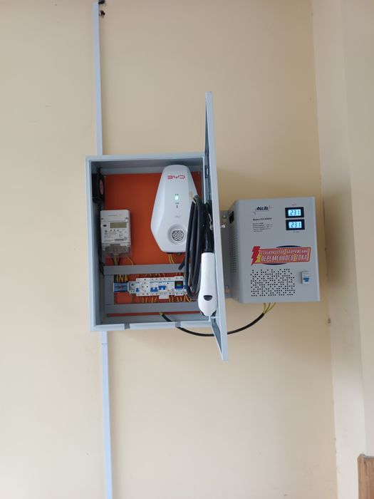 Установка зарядное устройство Электромобилей