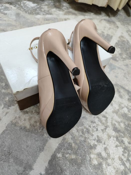 Продам женские туфли