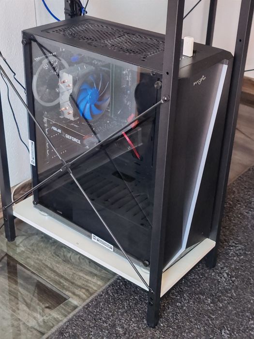 Vând PC Gaming .