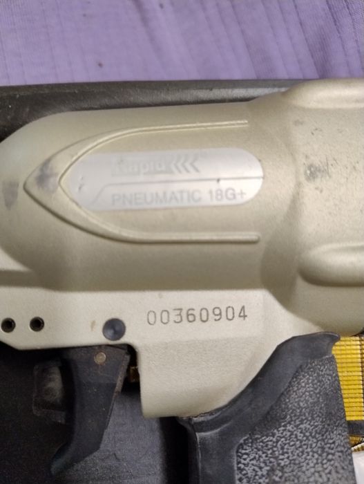 Pistol cuie plumatic