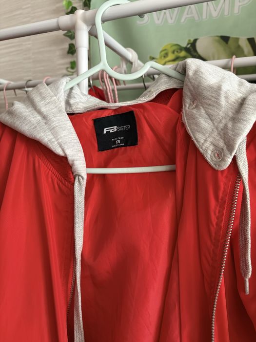 Продам бомбер женский