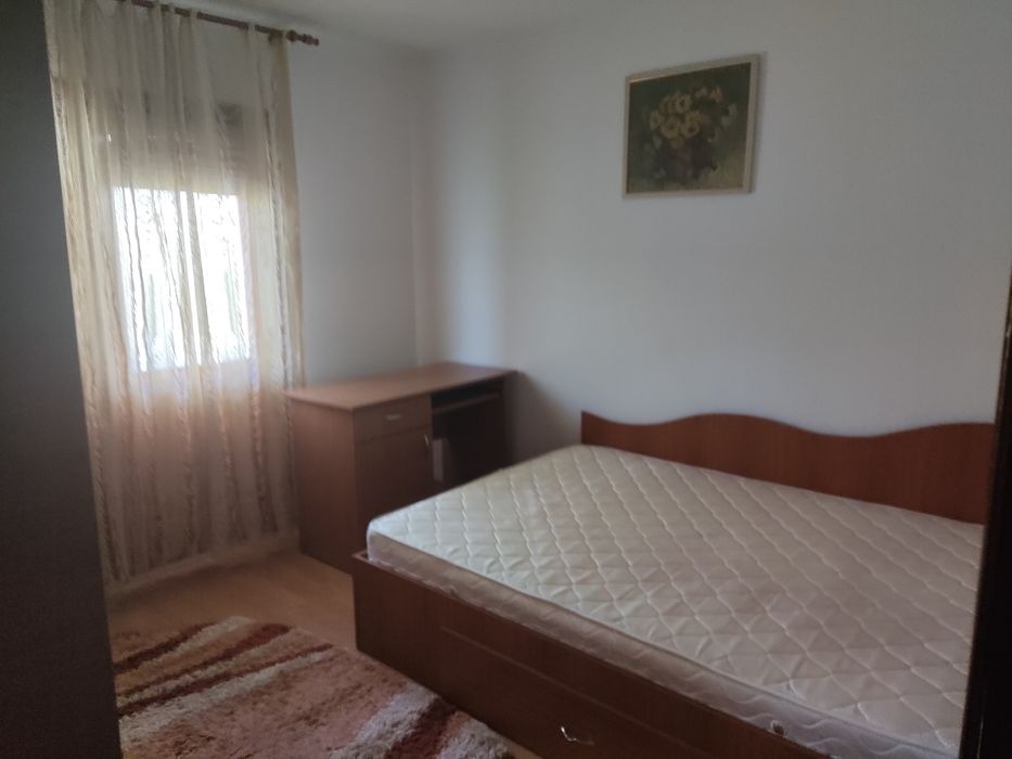 Închiriez apartament cu 3 camere mobilat utilat complet