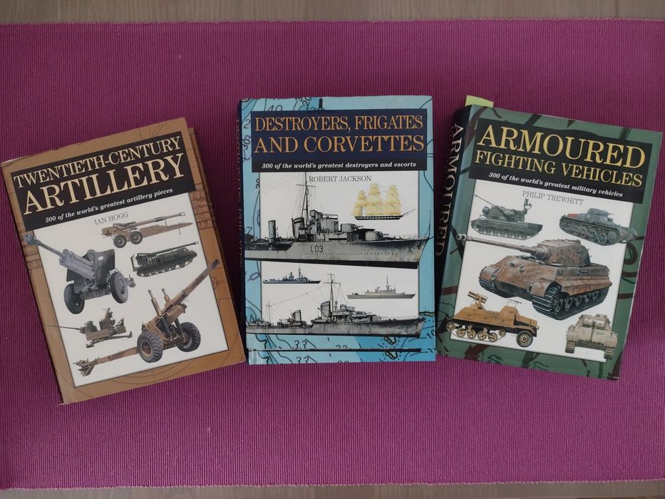 Vând colecție cărți tancuri și nave