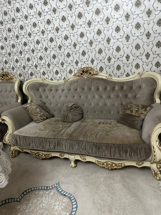 Продам диван и два кресла