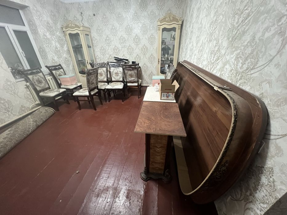 mebel sotiladi spanliy  stol stul 12 ta