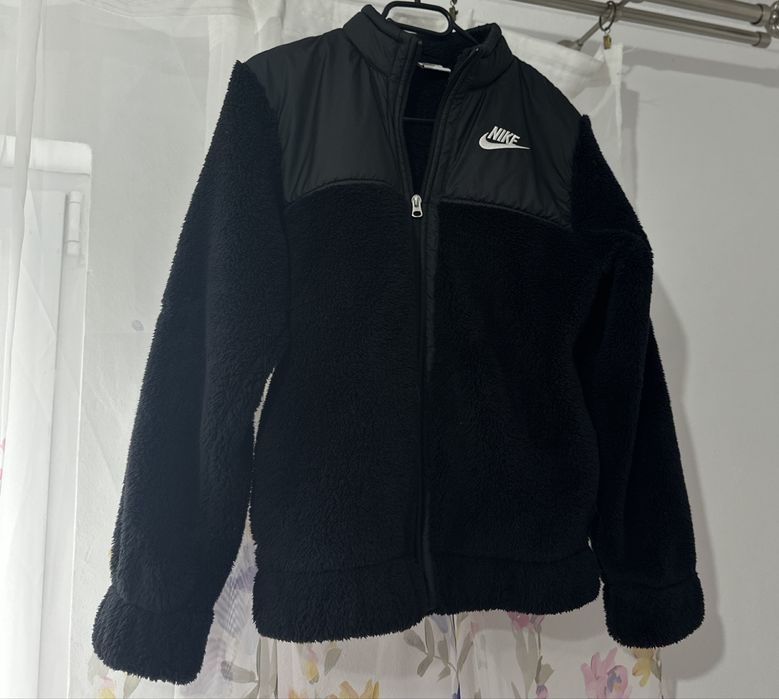 Geaca nike pufoasa de dama xs