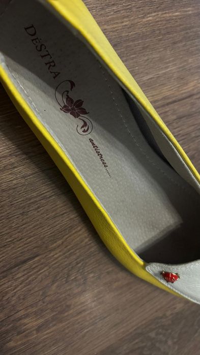 Продаю туфли женские